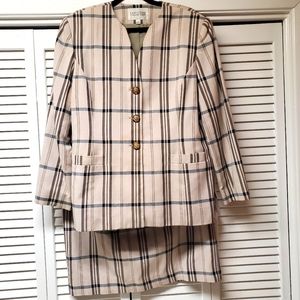 EXECUTIVE COLLECTION complete plaid  women suits. Size 18